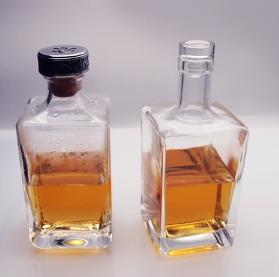 İyi fiyat Çinko Alaşımlı Mantar Kare Viski Şişesi 700ml 21.5mm Kristal Beyaz çevrimiçi