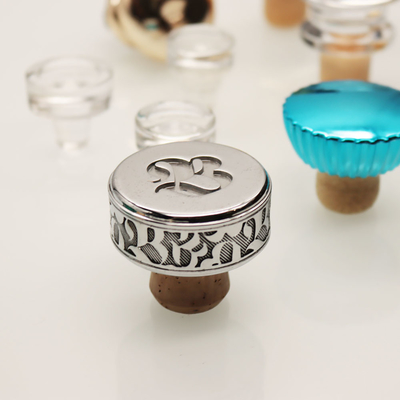 İyi fiyat ODM Şarap VODKA Likör Şişe Kapakları Debossed Silk Print Logo çevrimiçi